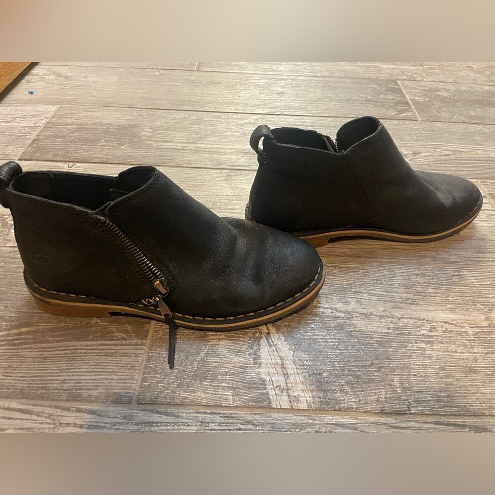 Ugg flat Booties
